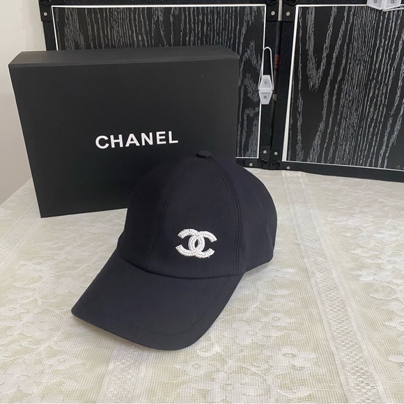 Chanel Black Cap with Logo - Picture 1 of 6